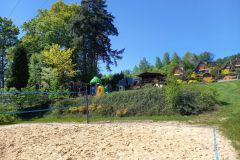 Uroczysko nad jeziorem Żywieckim - atrakcje dla dzieci - bosiko do iatkówki plażowej